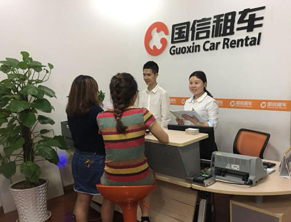 成都有哪些汽車租賃公司？成都國(guó)信租車公司值得信賴！