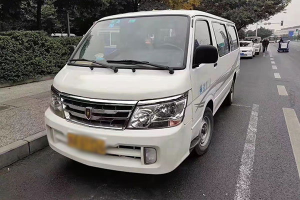 成都旅游中巴車租車價格表