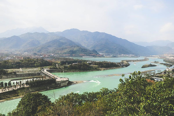 成都到都江堰旅游租車多少錢