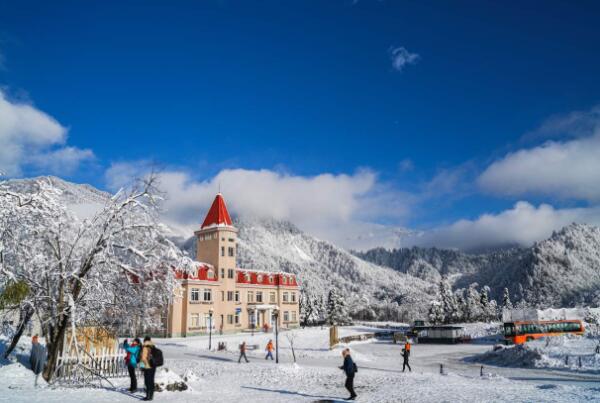 成都到西嶺雪山租車攻略