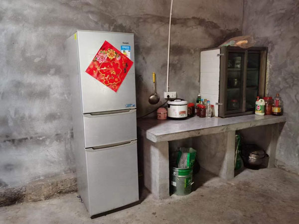 圖：為何萱同學(xué)家添置的家具、家電及修繕的房屋(修繕后)